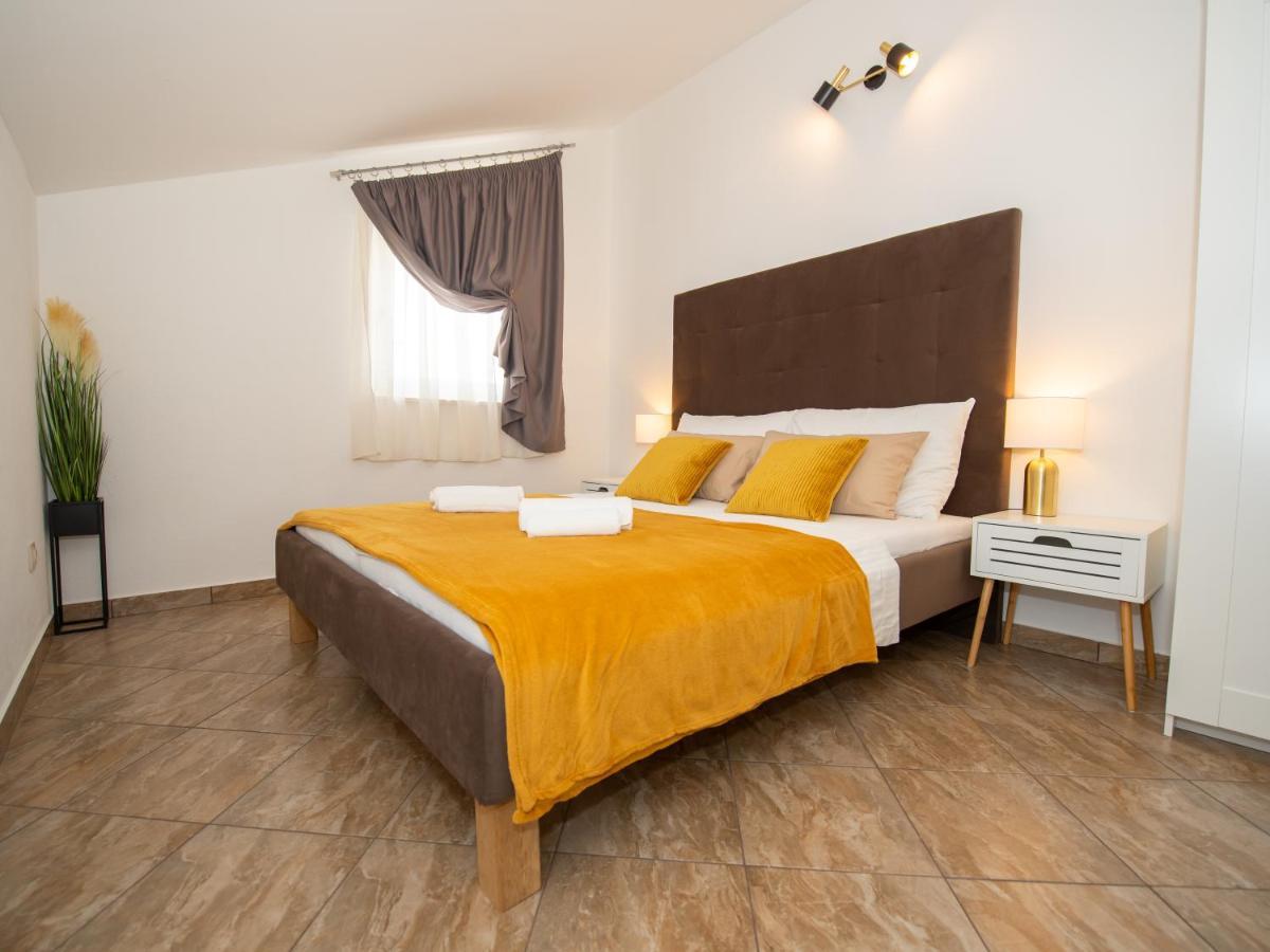 Beautiful Holiday Home "Villa Luka" Kaštel Štafilić Dış mekan fotoğraf