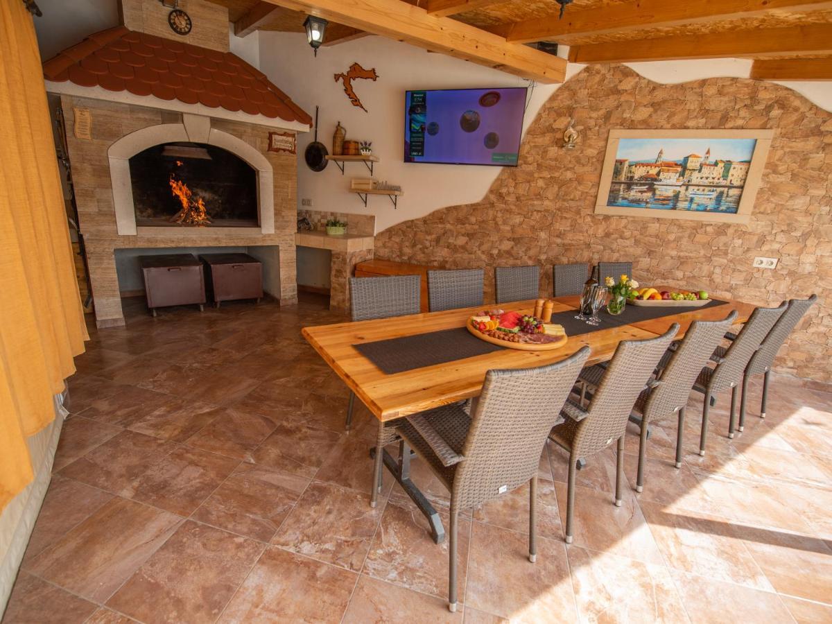 Beautiful Holiday Home "Villa Luka" Kaštel Štafilić Dış mekan fotoğraf