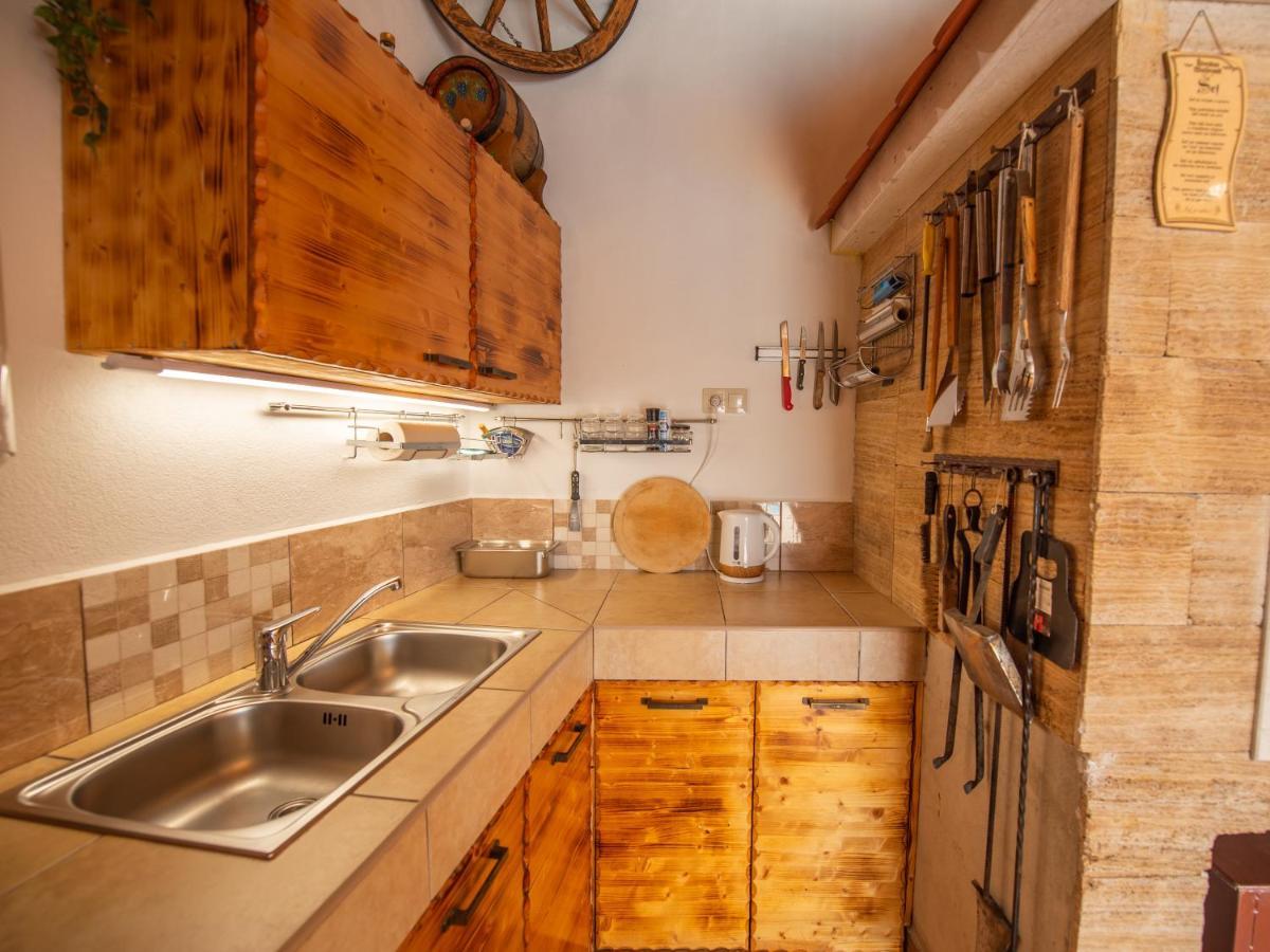 Beautiful Holiday Home "Villa Luka" Kaštel Štafilić Dış mekan fotoğraf
