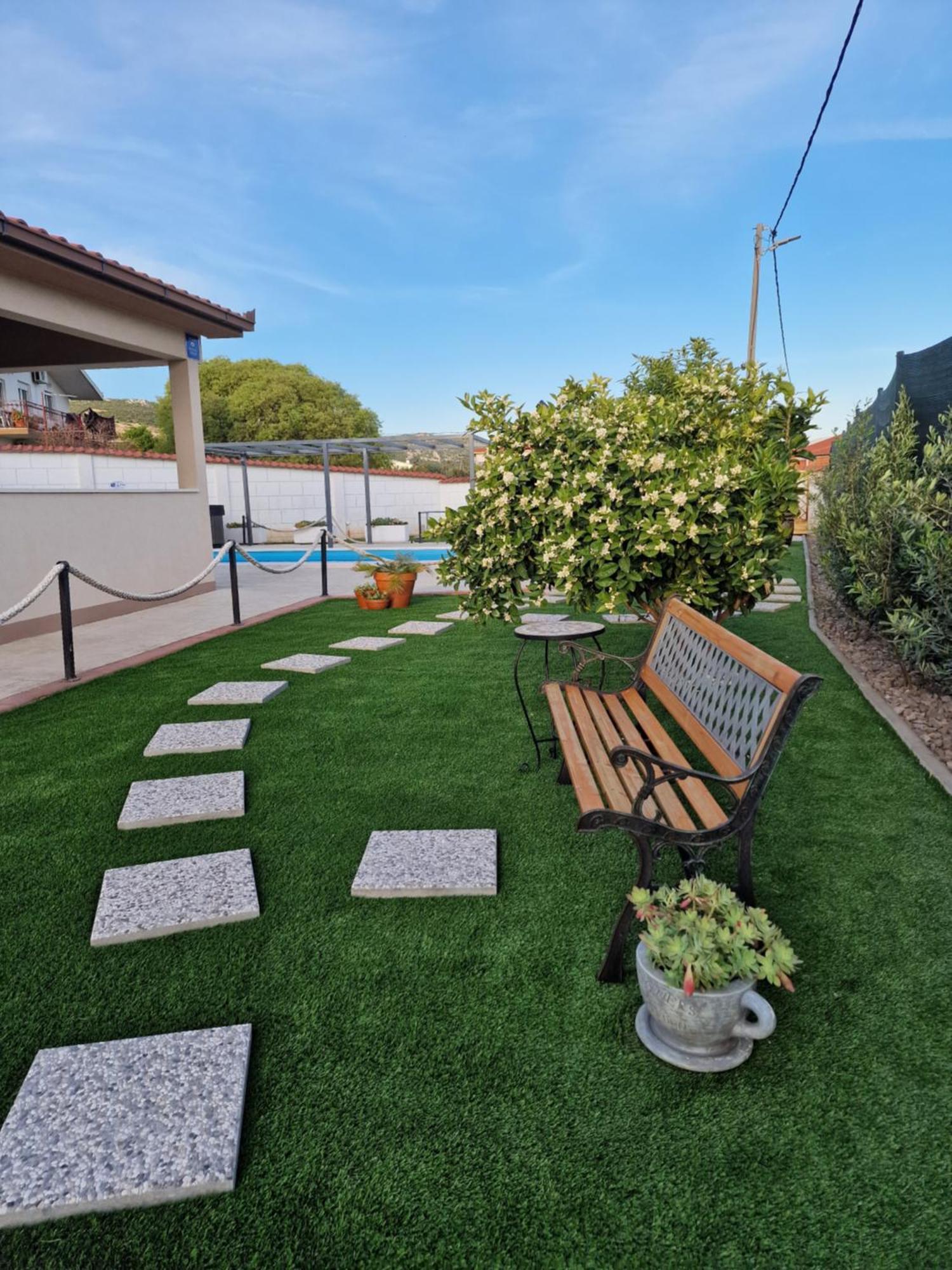 Beautiful Holiday Home "Villa Luka" Kaštel Štafilić Dış mekan fotoğraf