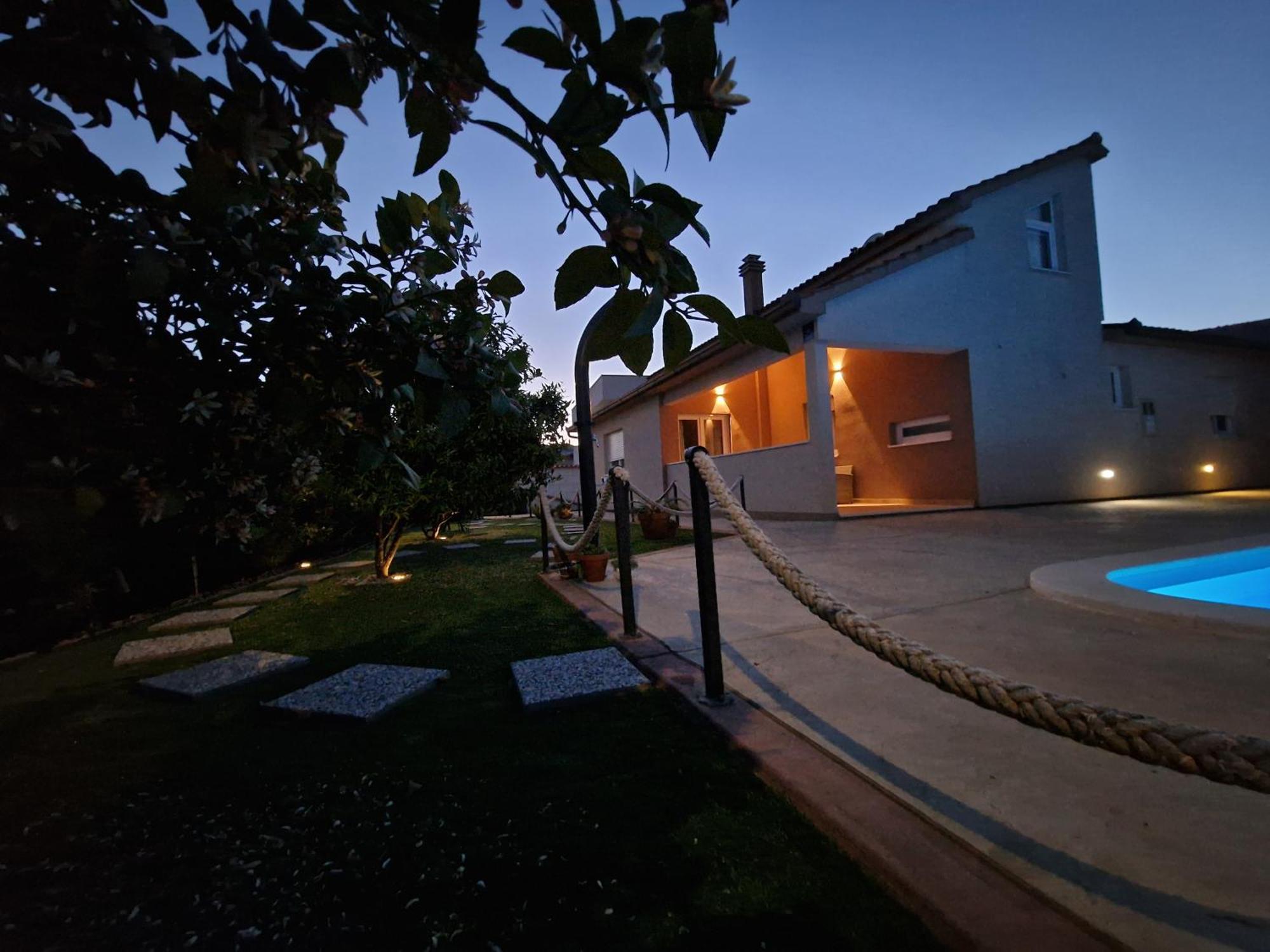 Beautiful Holiday Home "Villa Luka" Kaštel Štafilić Dış mekan fotoğraf